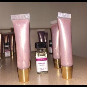 Lip gloss and lashes